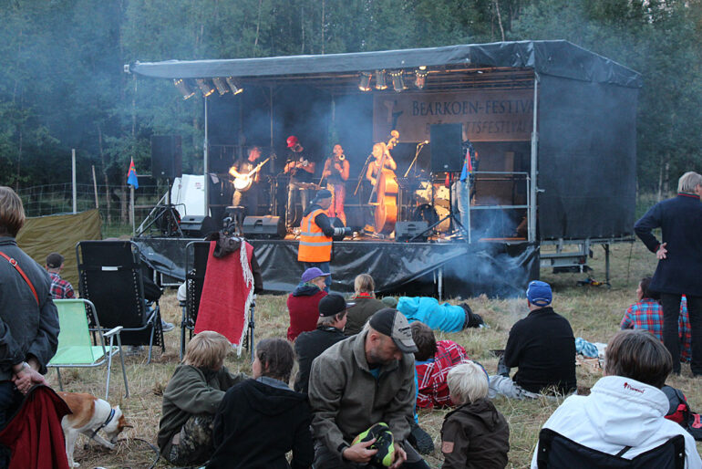 Maxida Märak and Downhill Bluegrass Band at Björkvattsfestivalen Bearkoen Festivaale Vapsten Sameby Tärnaby