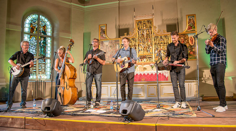 Downhill Bluegrass Band By Kyrka Slånkvicku